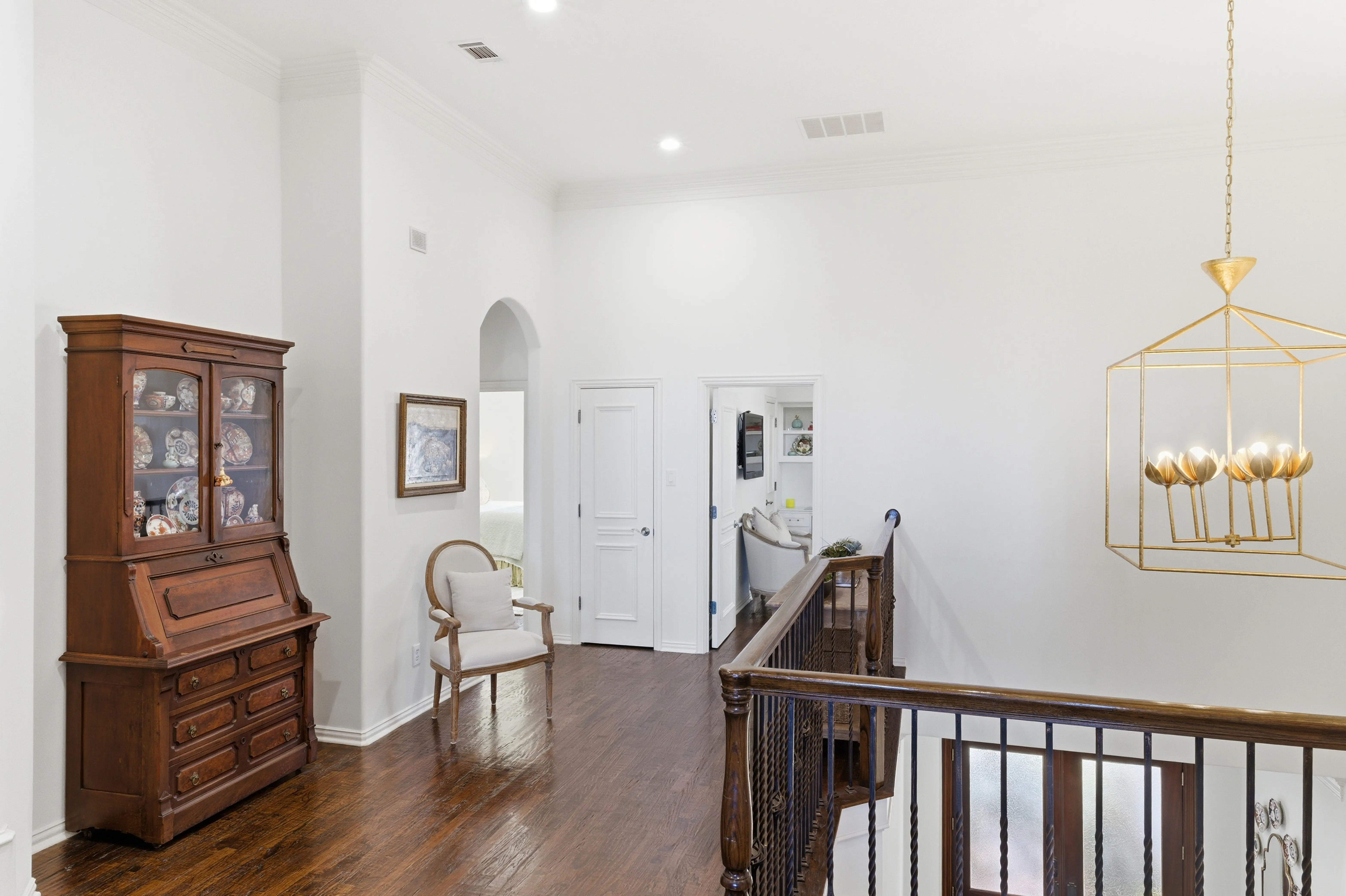 Upstairs landing detail